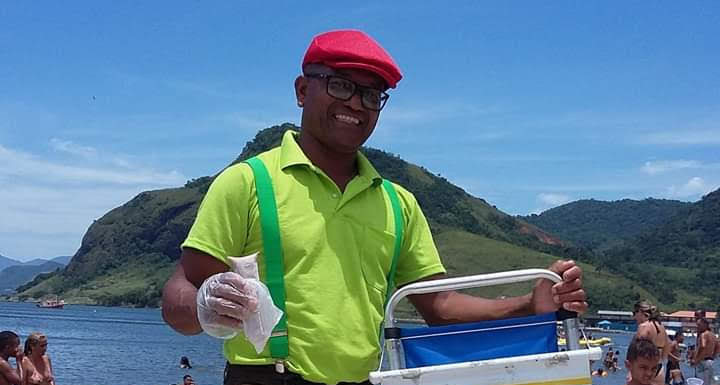 Trabalhador de Construção e Montagem ganha a vida também com Geladinhos Gourmet